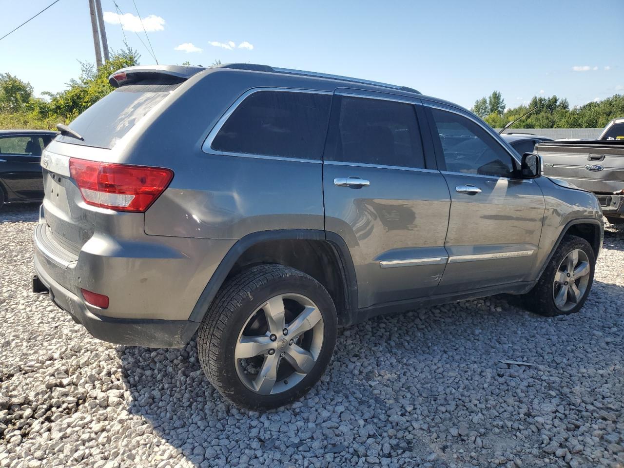 2012 Jeep Grand Cherokee Overland - Image 3