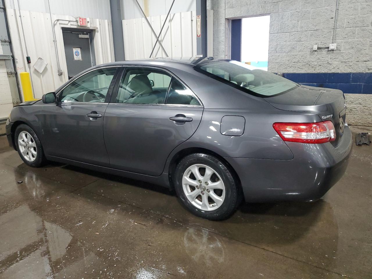 2011 Toyota Camry Base - Фото 2