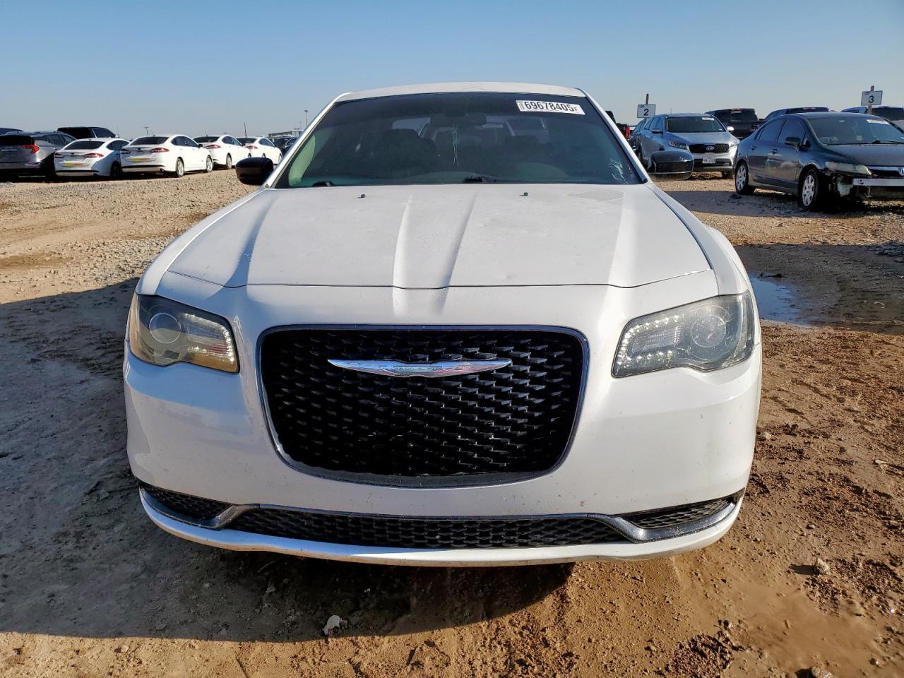 2018 Chrysler 300 Touring - Фото 5
