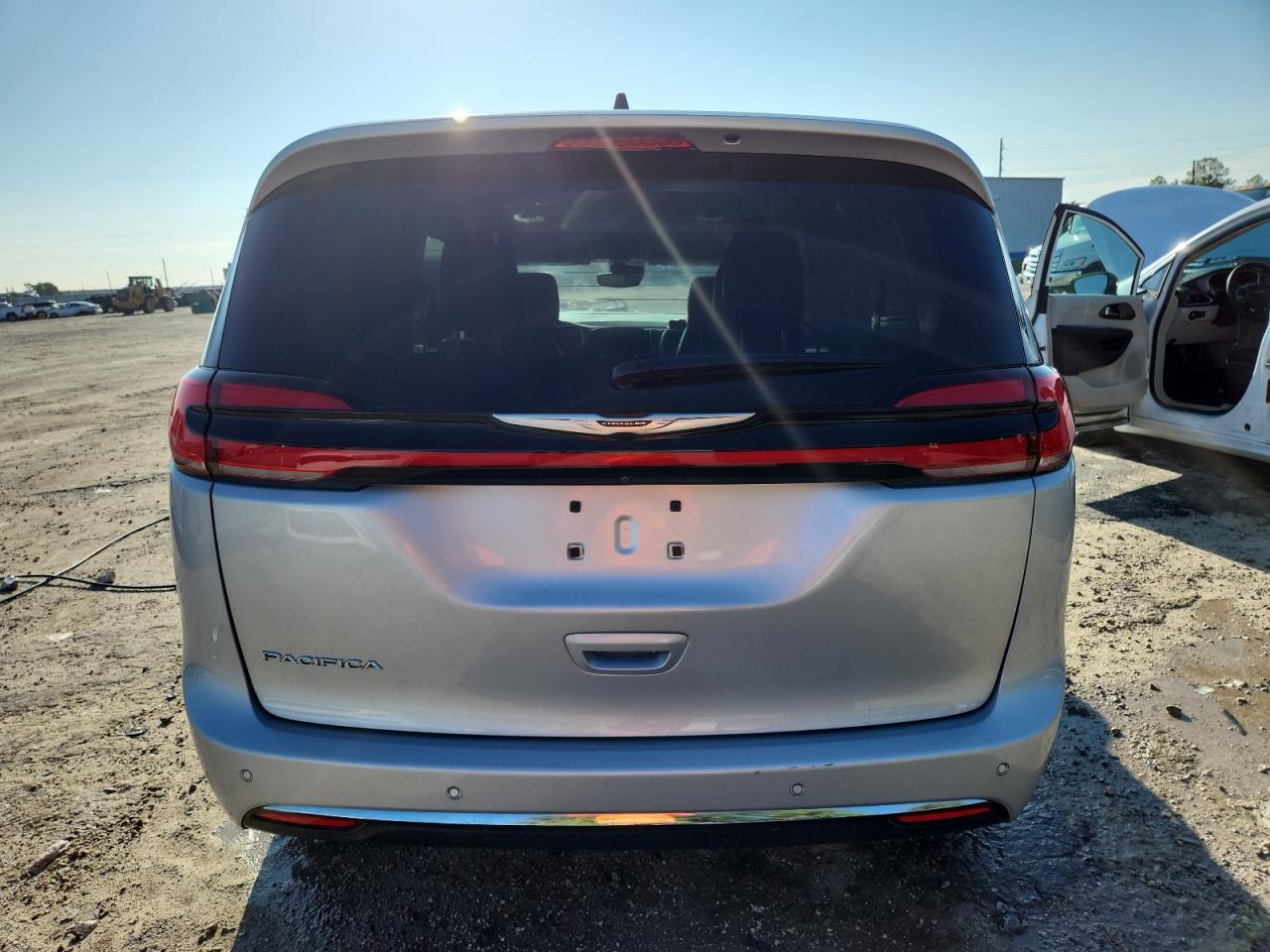 2023 Chrysler Pacifica Touring L - Image 6
