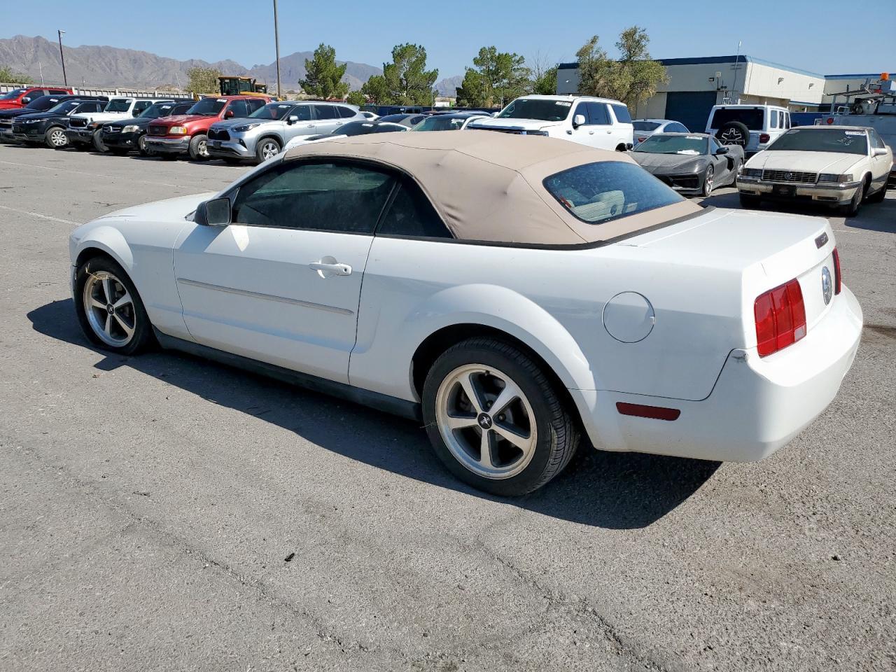 2005 Ford Mustang - Фото 2