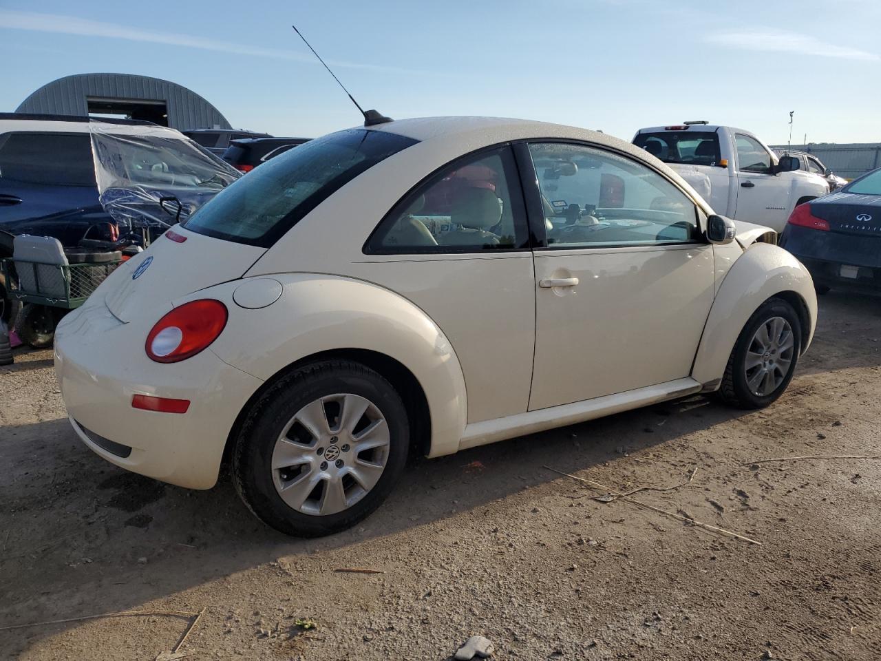 2009 Volkswagen New Beetle S - Фото 3