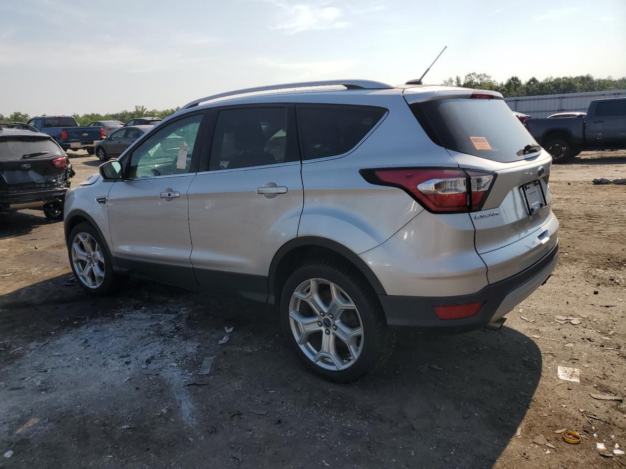 2017 Ford Escape Titanium - Фото 2