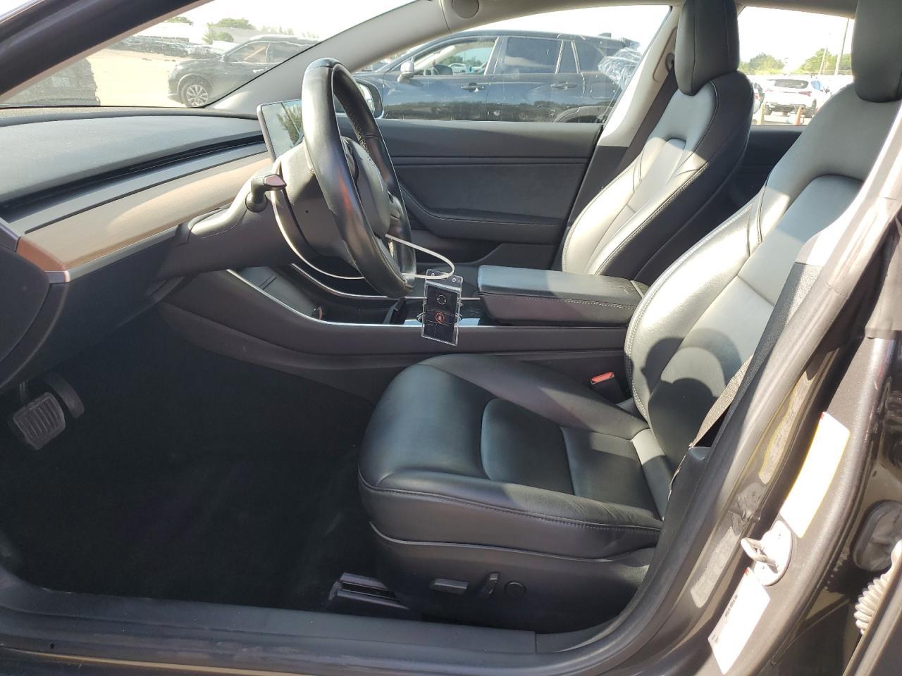 2018 Tesla Model 3 - Фото 7