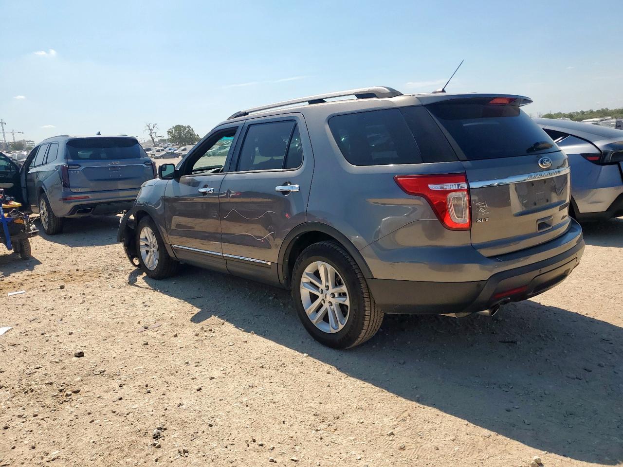 2012 Ford Explorer Xlt - Фото 2