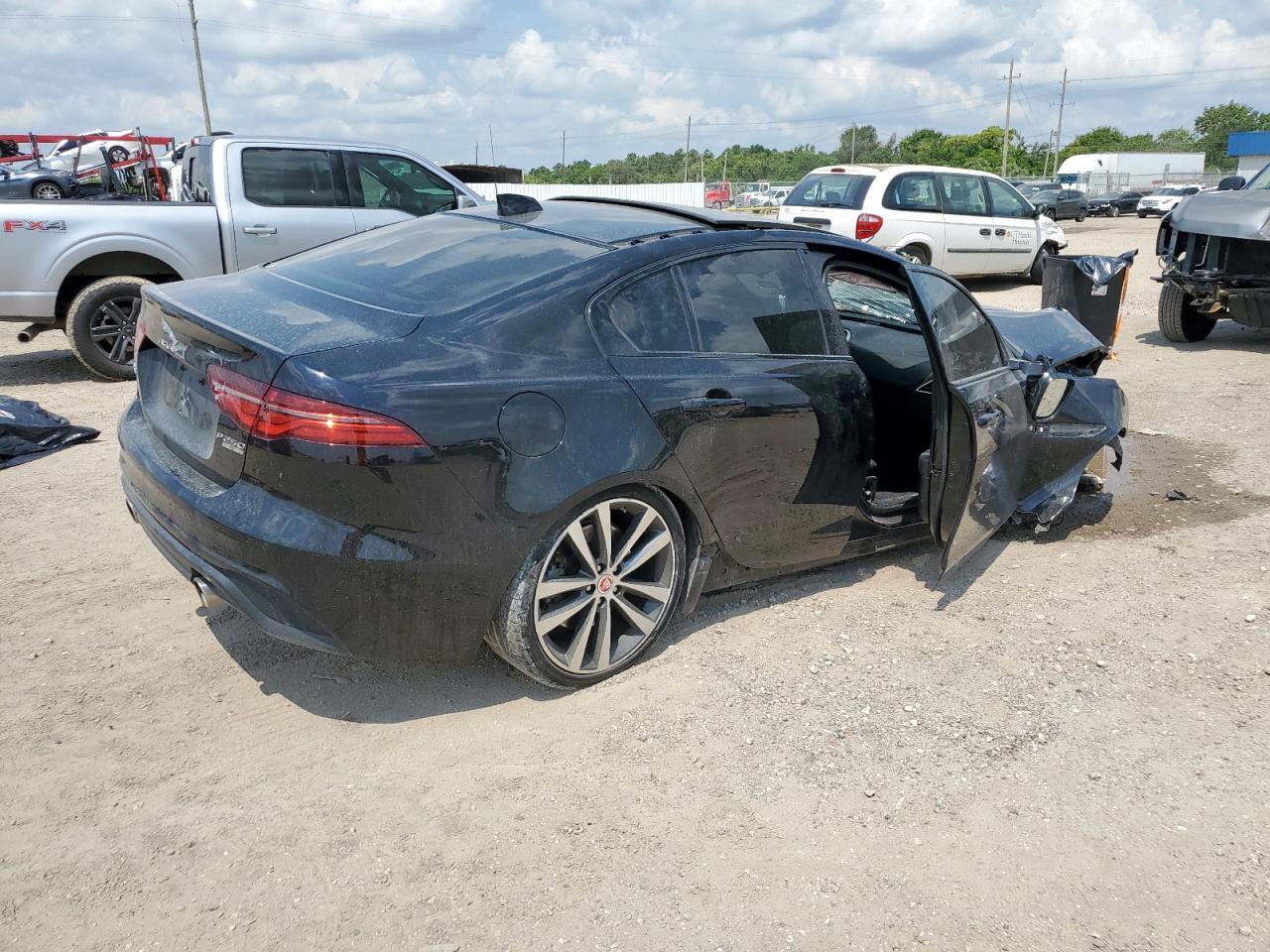 2020 Jaguar Xe S - Image 3