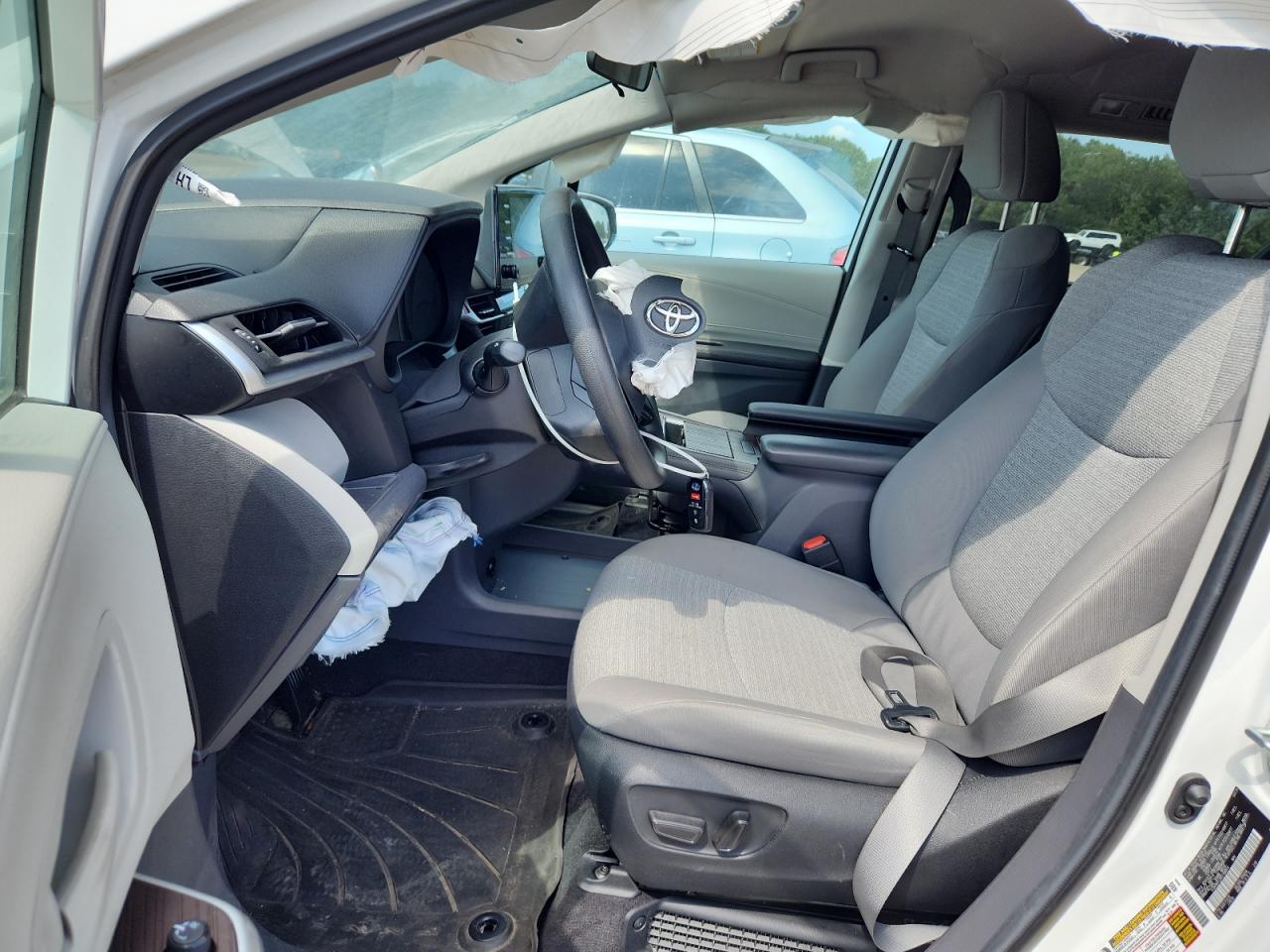 2024 Toyota Sienna Le - Image 7