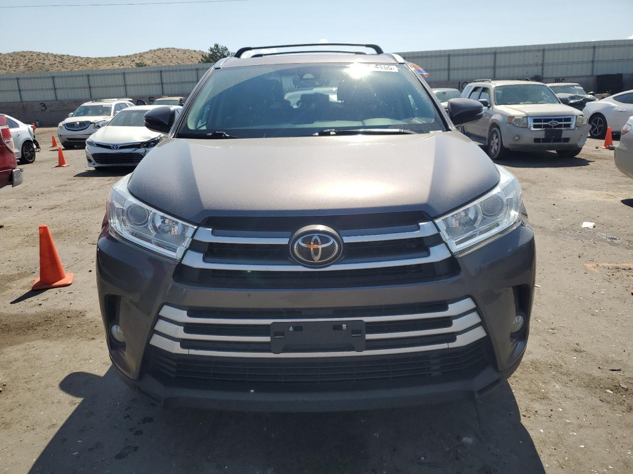 2018 Toyota Highlander Se - Фото 5