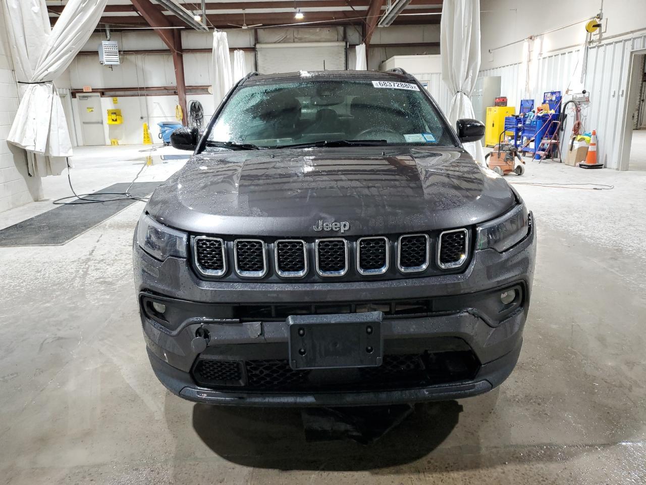 2023 Jeep Compass Latitude Lux - Фото 5