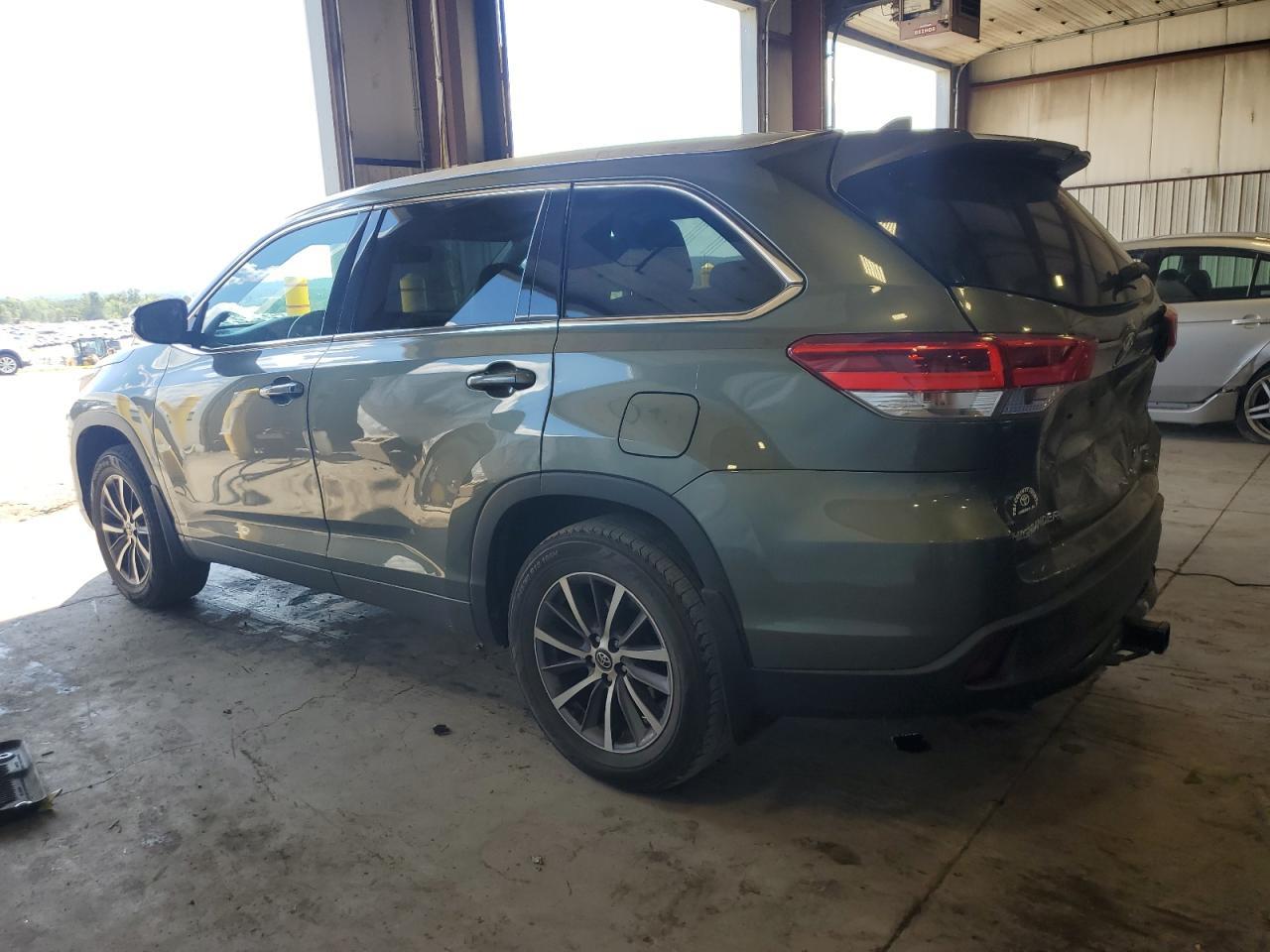 2018 Toyota Highlander Se - Фото 2