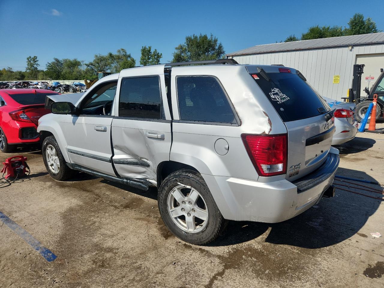 2007 Jeep Grand Cherokee Laredo - Image 2