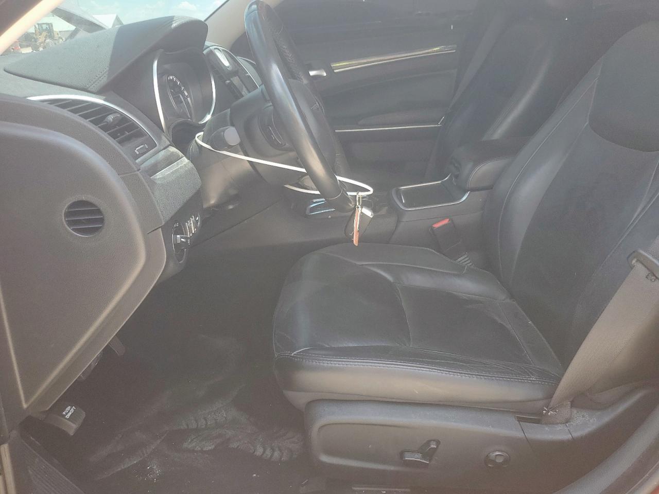 2020 Chrysler 300 Touring - Фото 7