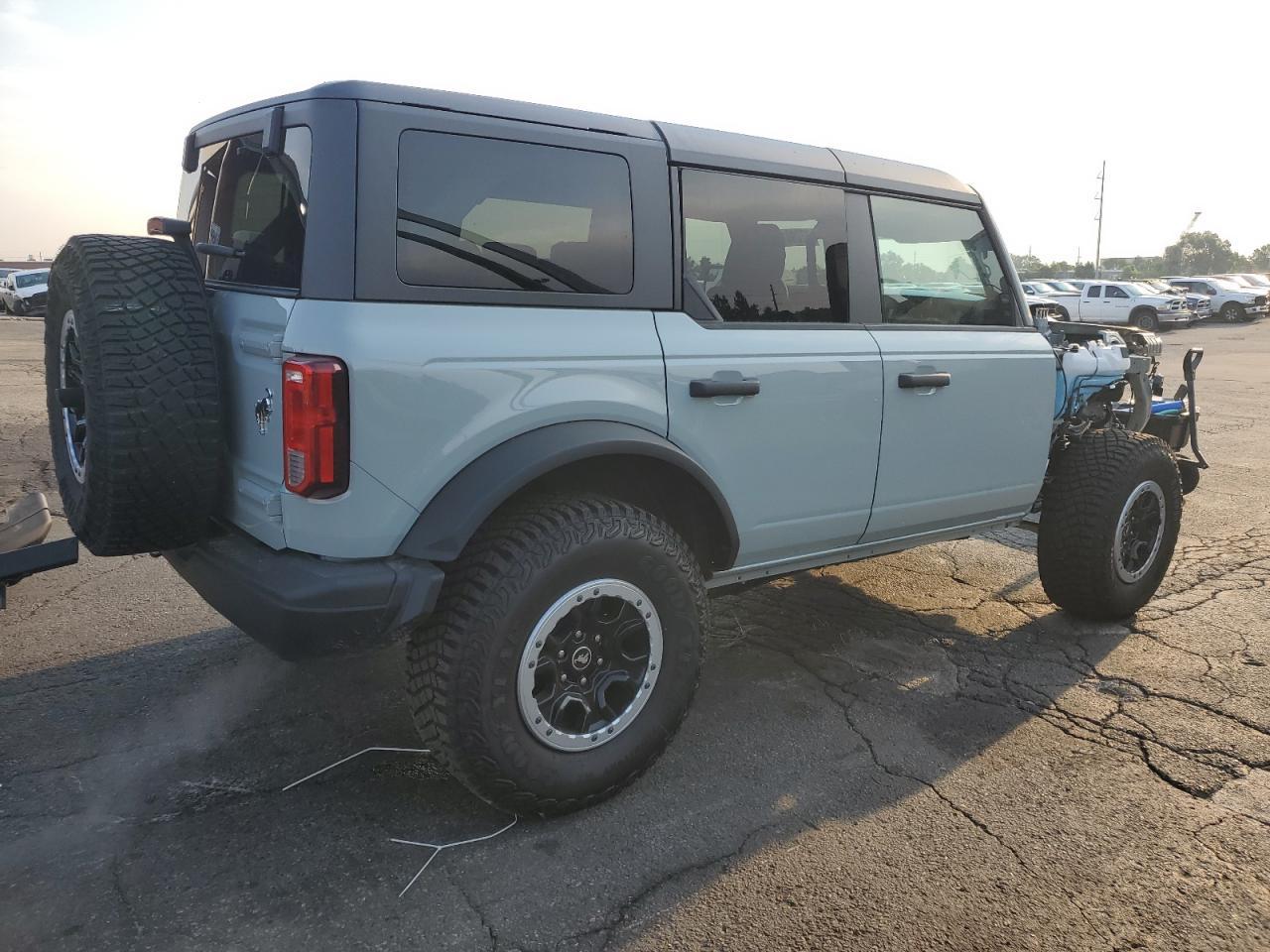 2024 Ford Bronco Black Diamond - Image 3