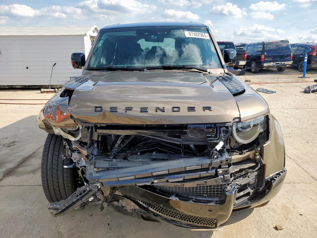 2025 Land Rover Defender 110 X-Dynamic Se - Image 5