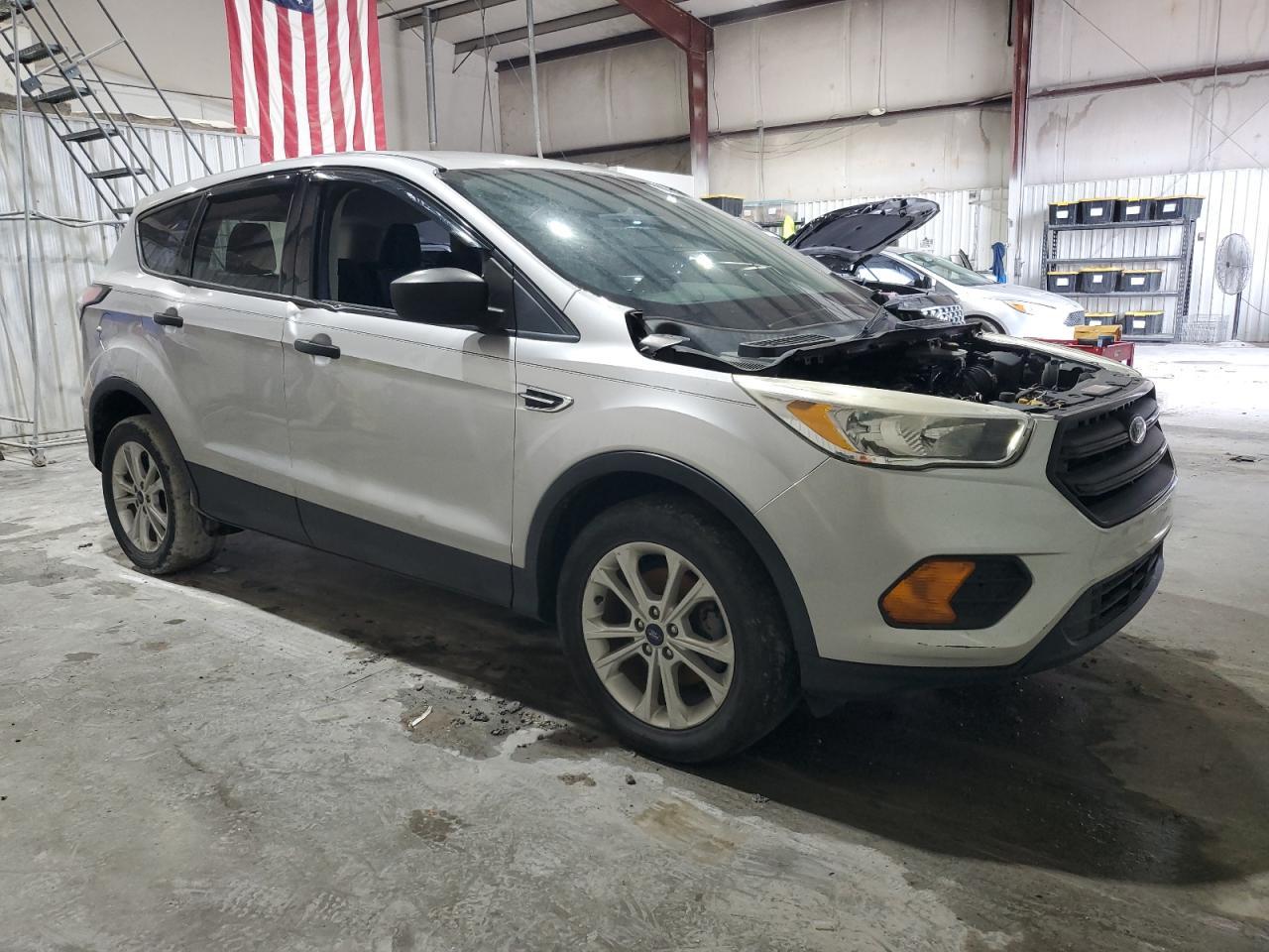 2017 Ford Escape S - Фото 4