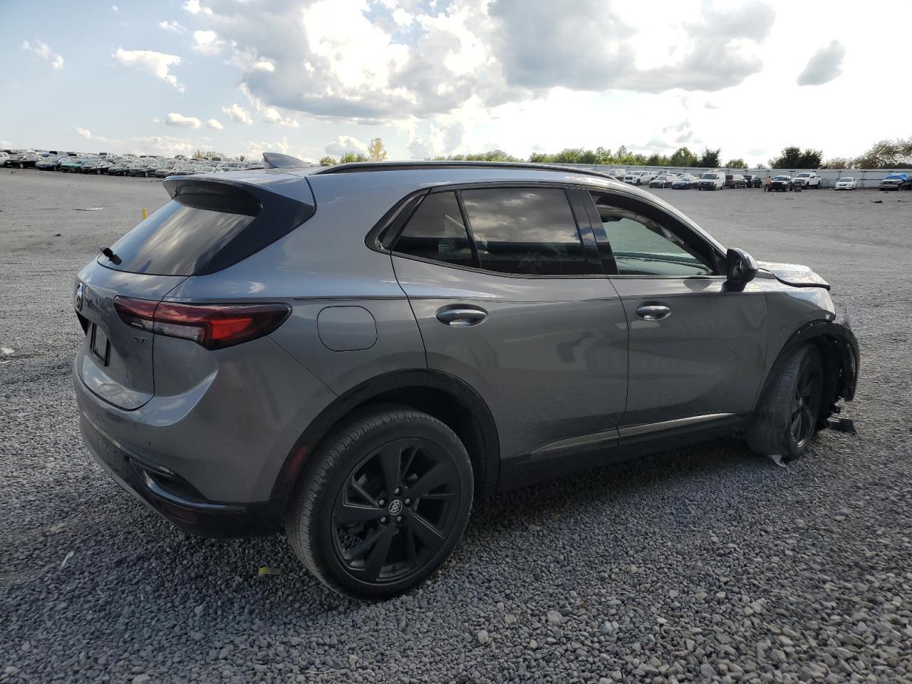 2022 Buick Envision Essence - Image 3