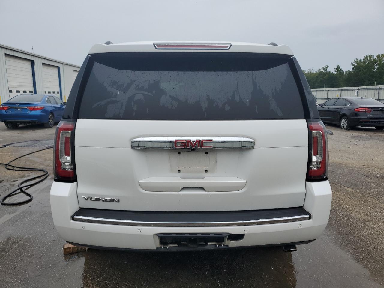2019 GMC Yukon Denali - Фото 6