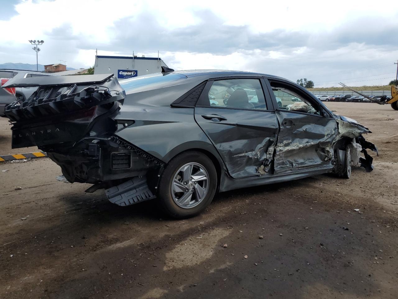 2024 Hyundai Elantra Se - Image 3