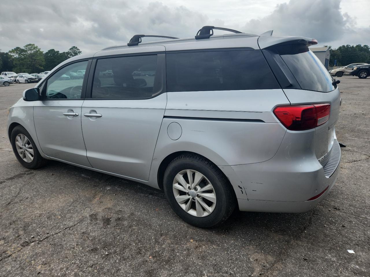 2016 Kia Sedona Lx - Image 2