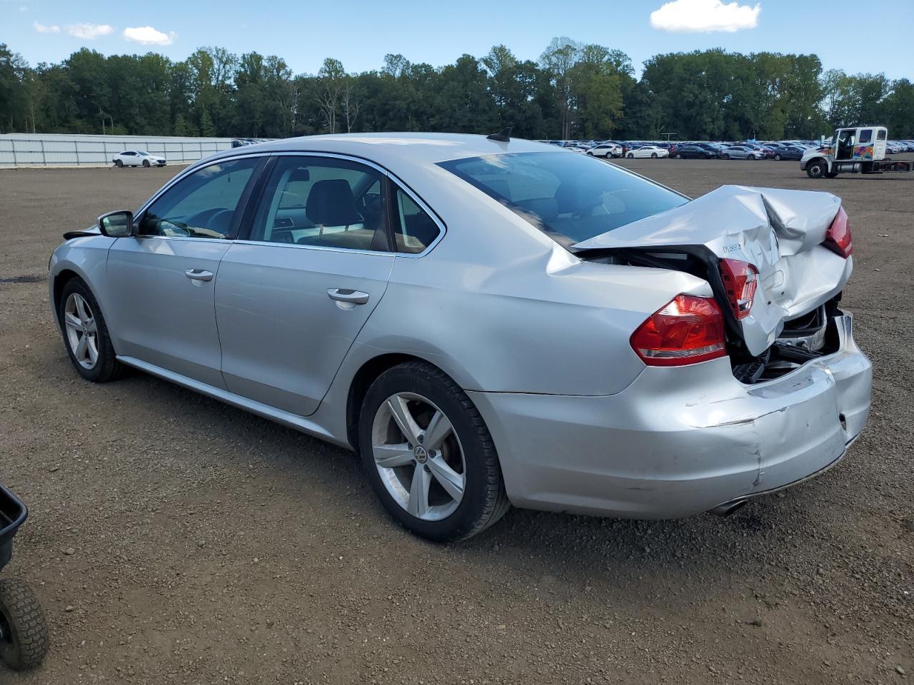 2013 Volkswagen Passat Se - Image 2