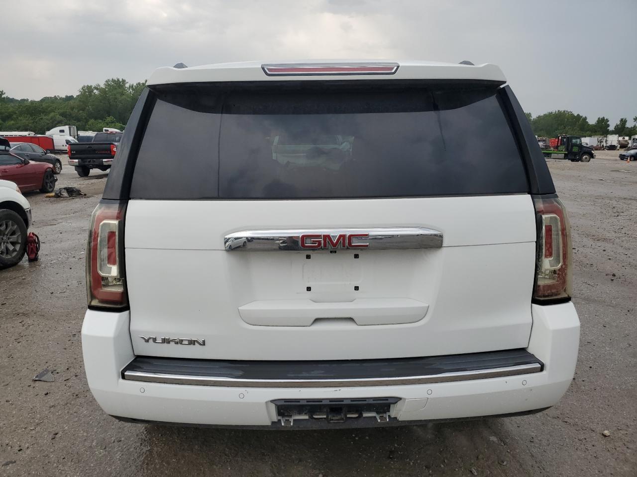 2015 GMC Yukon Denali - Image 6