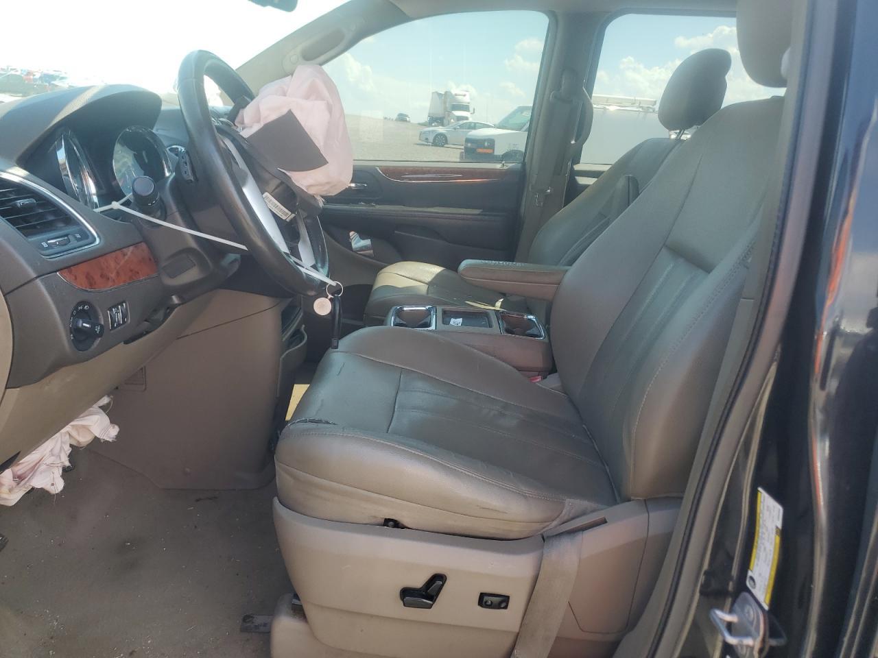 2014 Chrysler Town & Country Touring - Фото 7