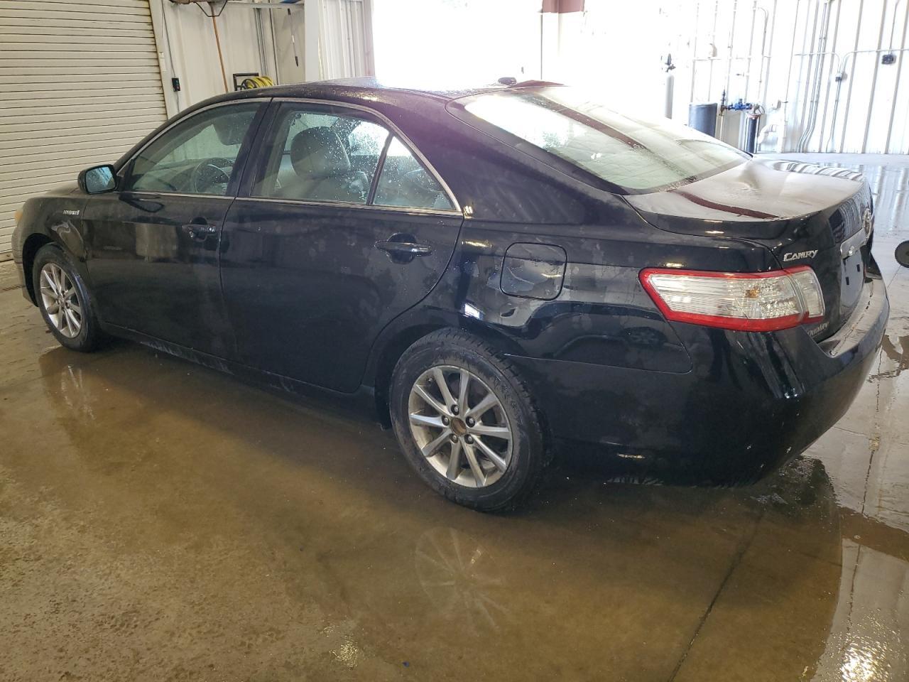 2010 Toyota Camry Hybrid - Image 2