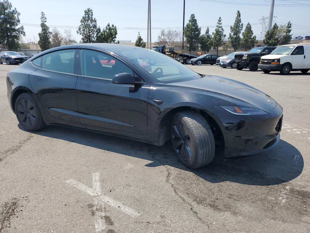 2025 Tesla Model 3 - Фото 4