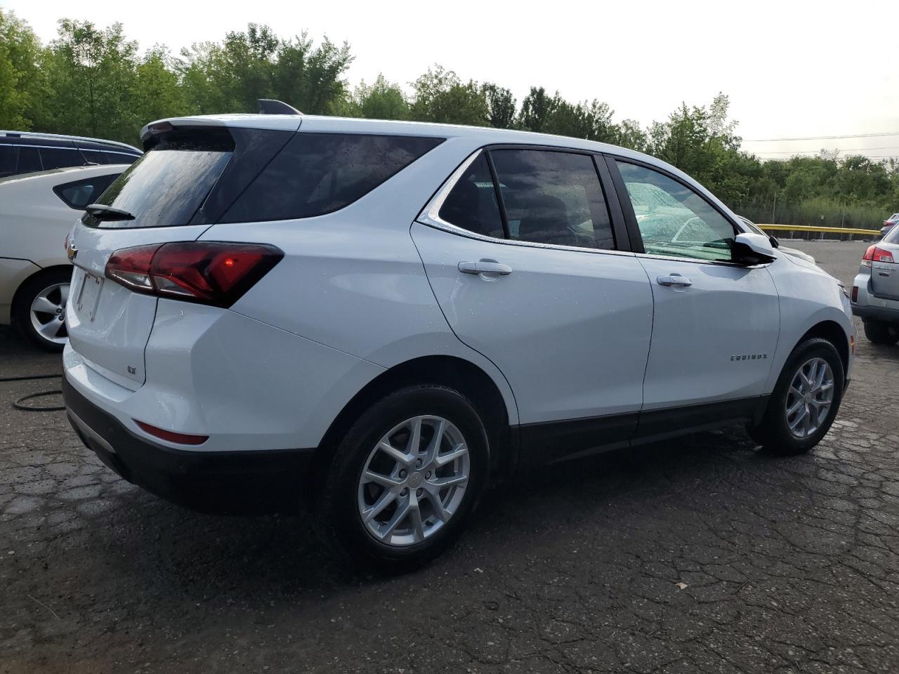 2022 Chevrolet Equinox Lt - Image 3