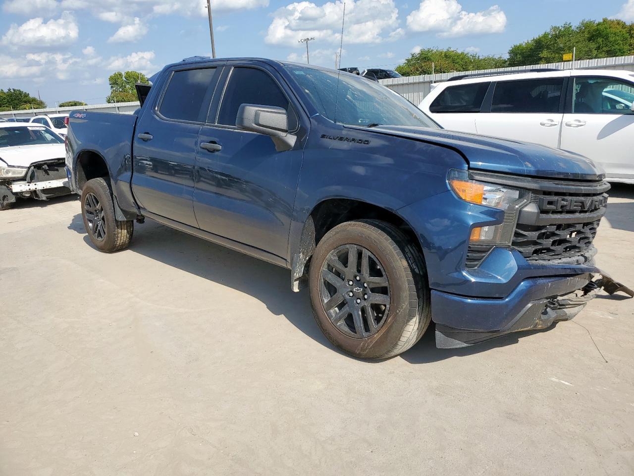 2023 Chevrolet Silverado K1500 Custom - Фото 4