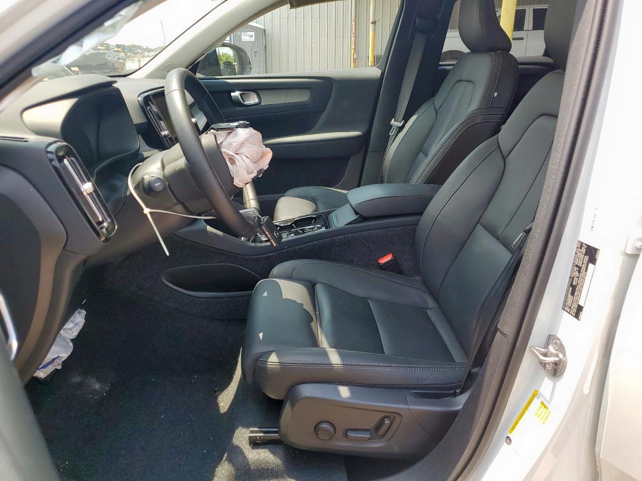 2025 Volvo Xc40 Plus - Image 7