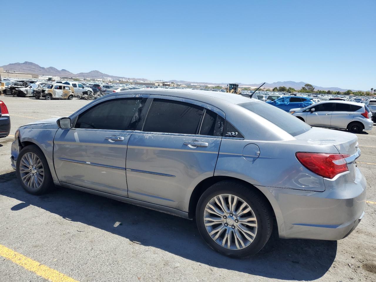 2014 Chrysler 200 Touring - Image 2