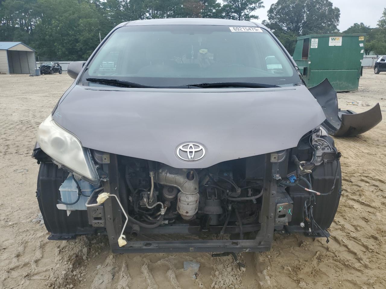 2015 Toyota Sienna Le - Image 5