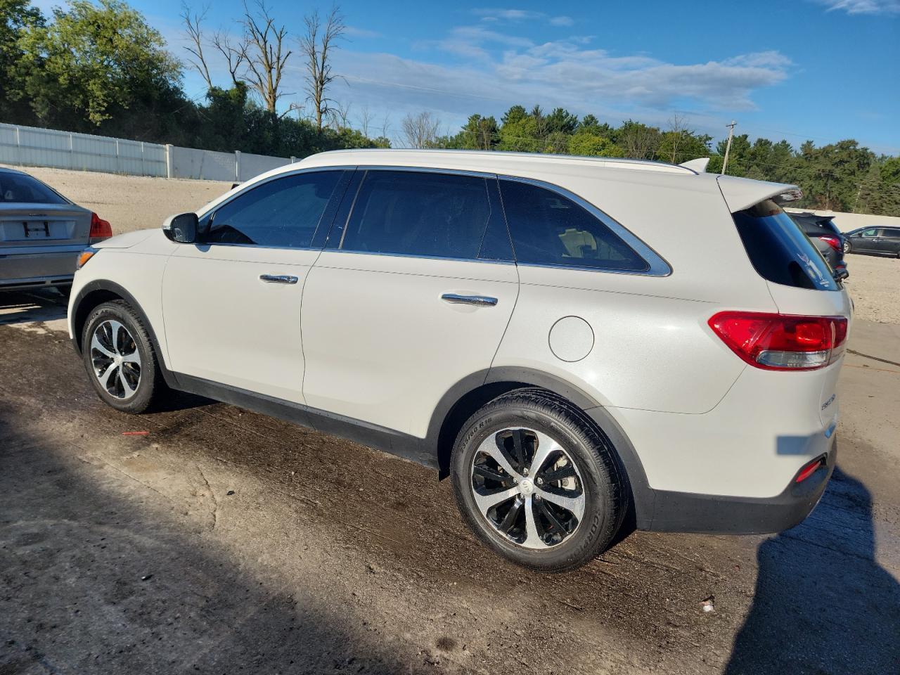 2018 Kia Sorento Ex - Image 2