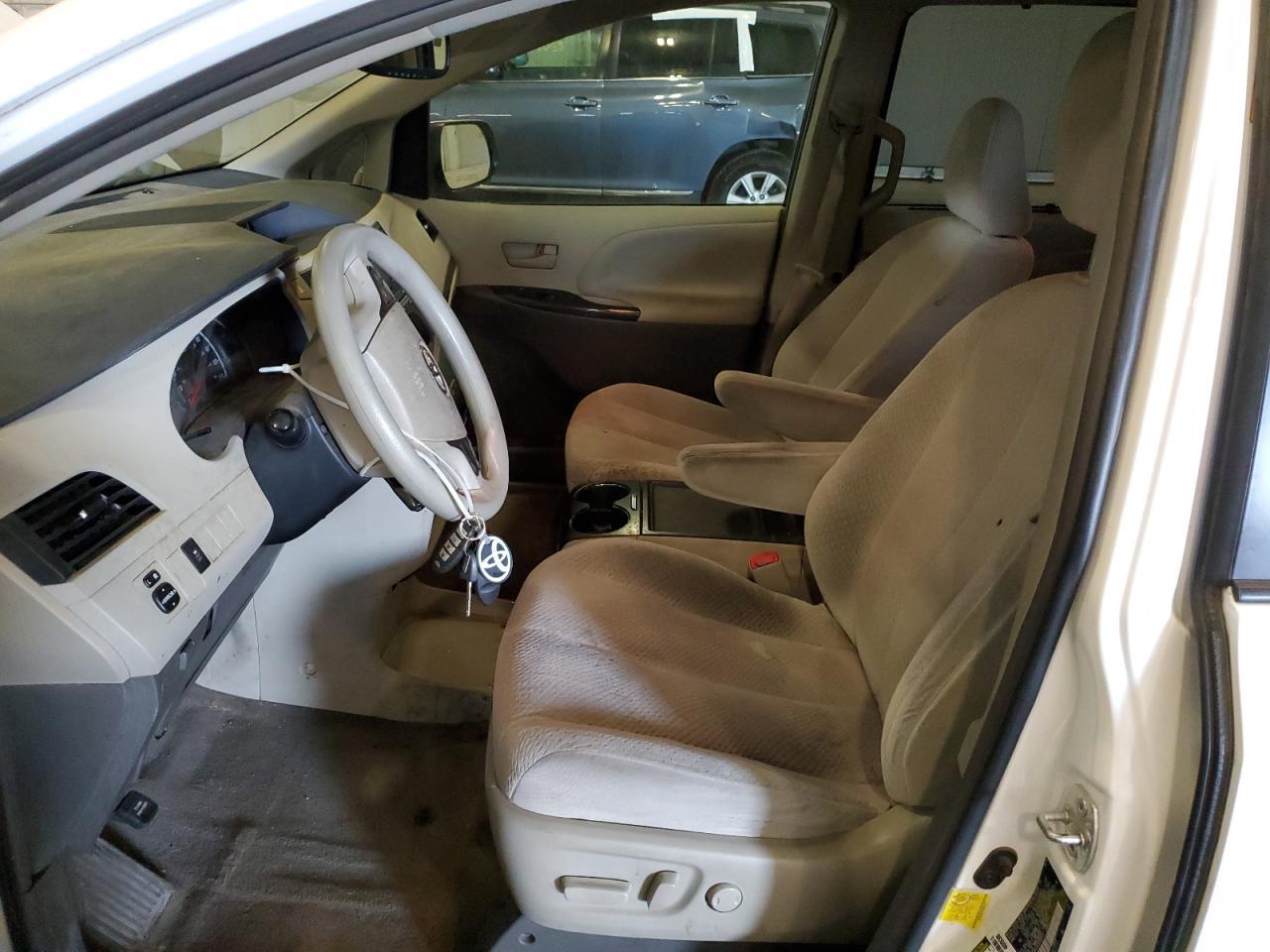 2013 Toyota Sienna Le - Фото 7