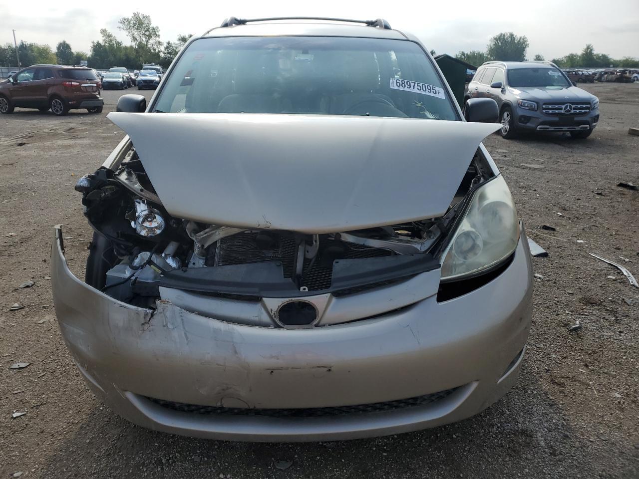 2010 Toyota Sienna Ce - Image 5