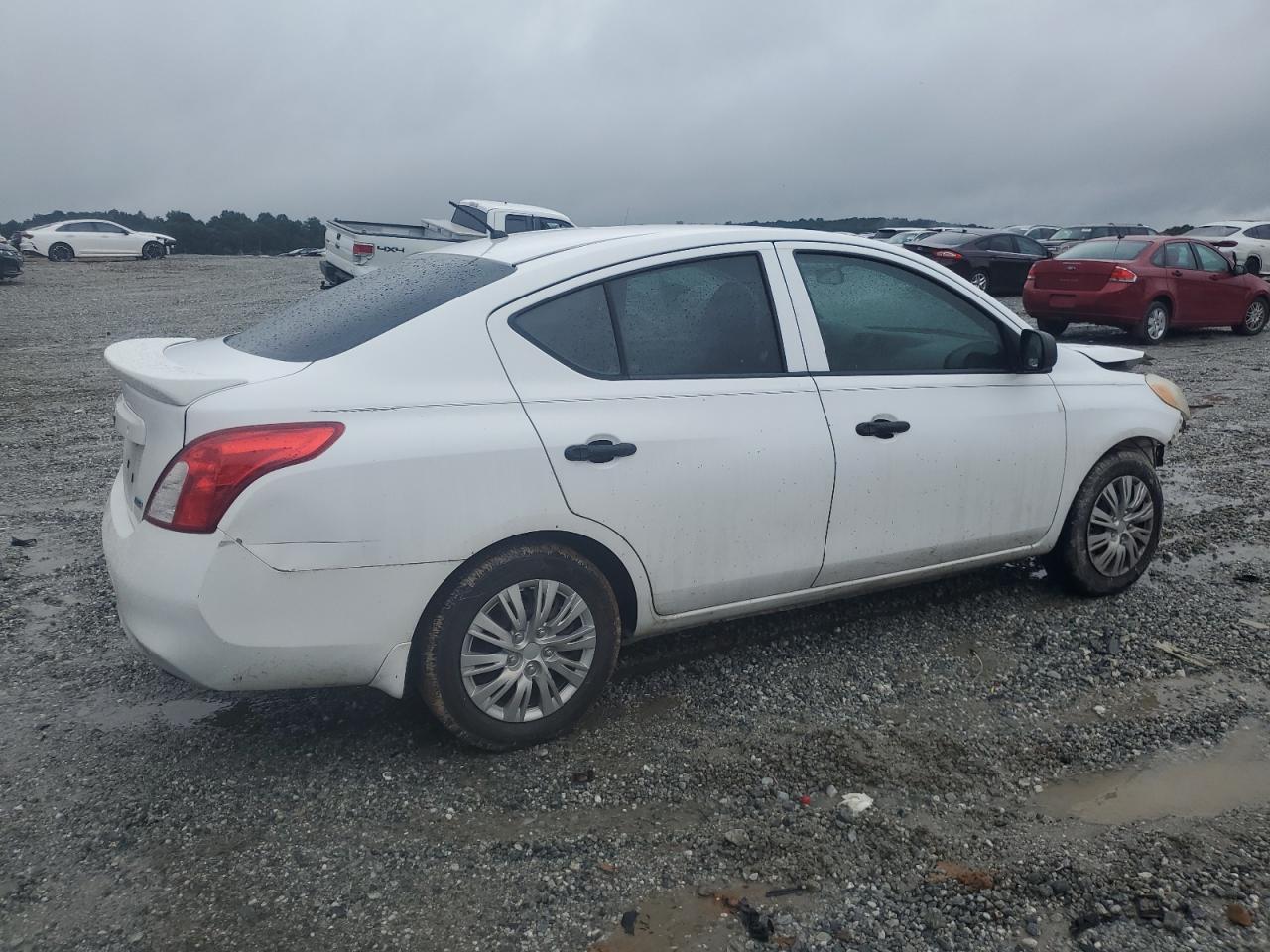 2014 Nissan Versa S - Фото 3