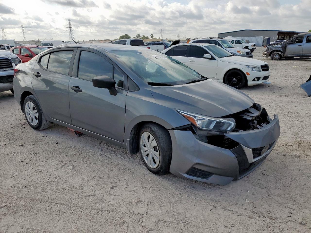 2020 Nissan Versa S - Image 4