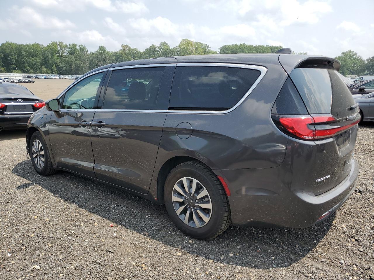 2022 Chrysler Pacifica Hybrid Touring L - Image 2