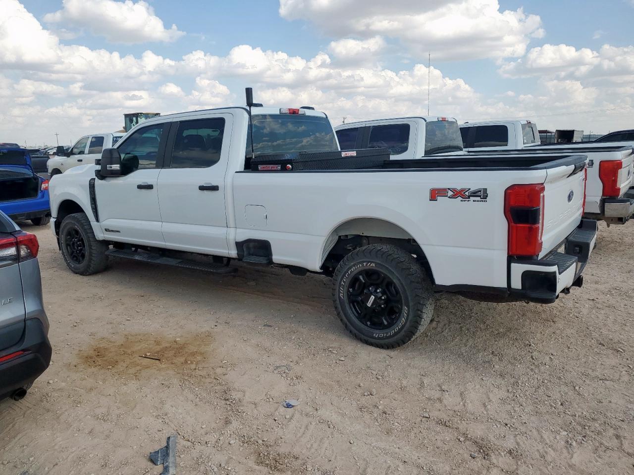 2024 Ford F250 Super Duty - Фото 2