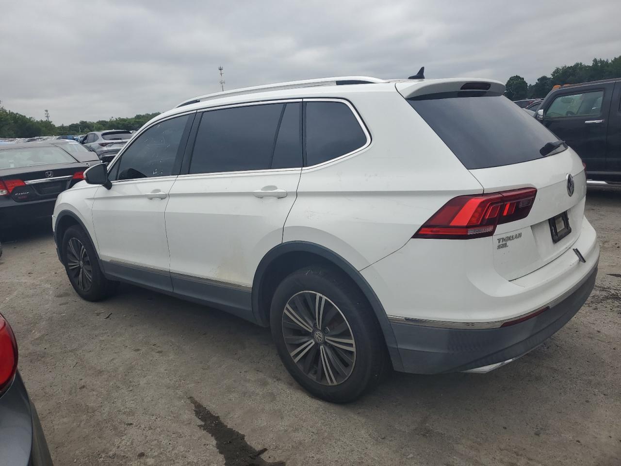 2018 Volkswagen Tiguan Se - Image 2