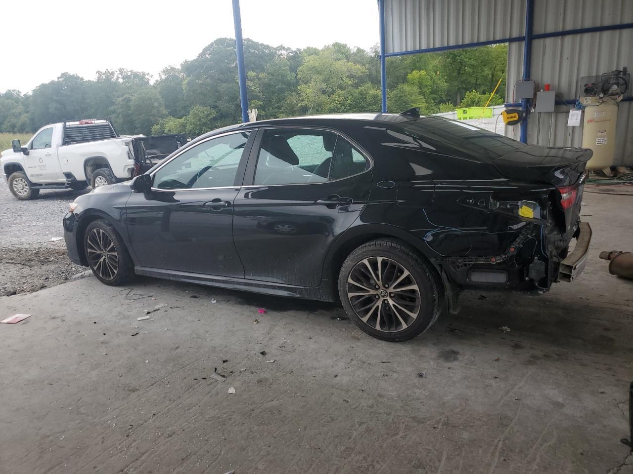 2019 Toyota Camry L - Фото 2