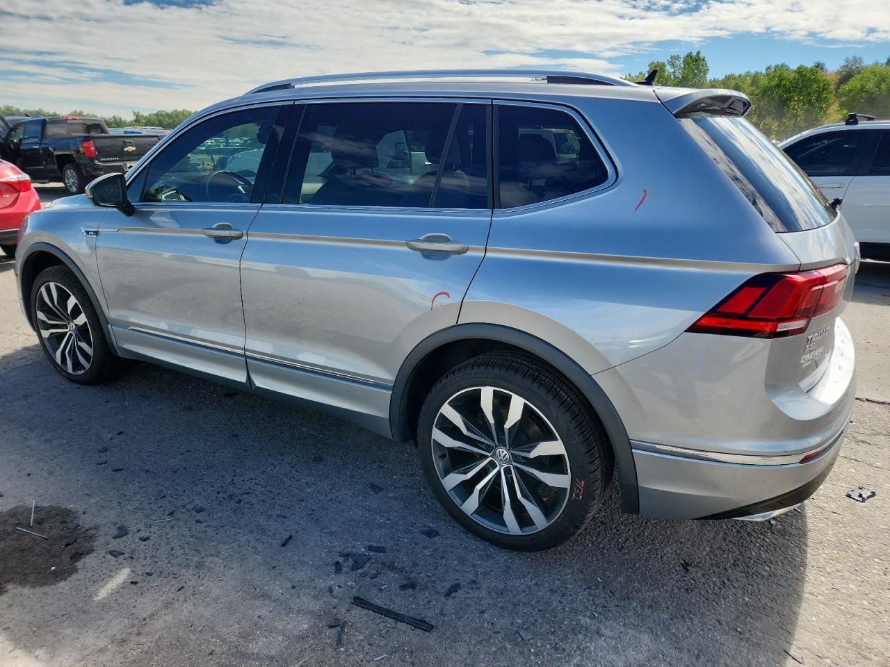 2020 Volkswagen Tiguan Sel Premium R-Line - Фото 2