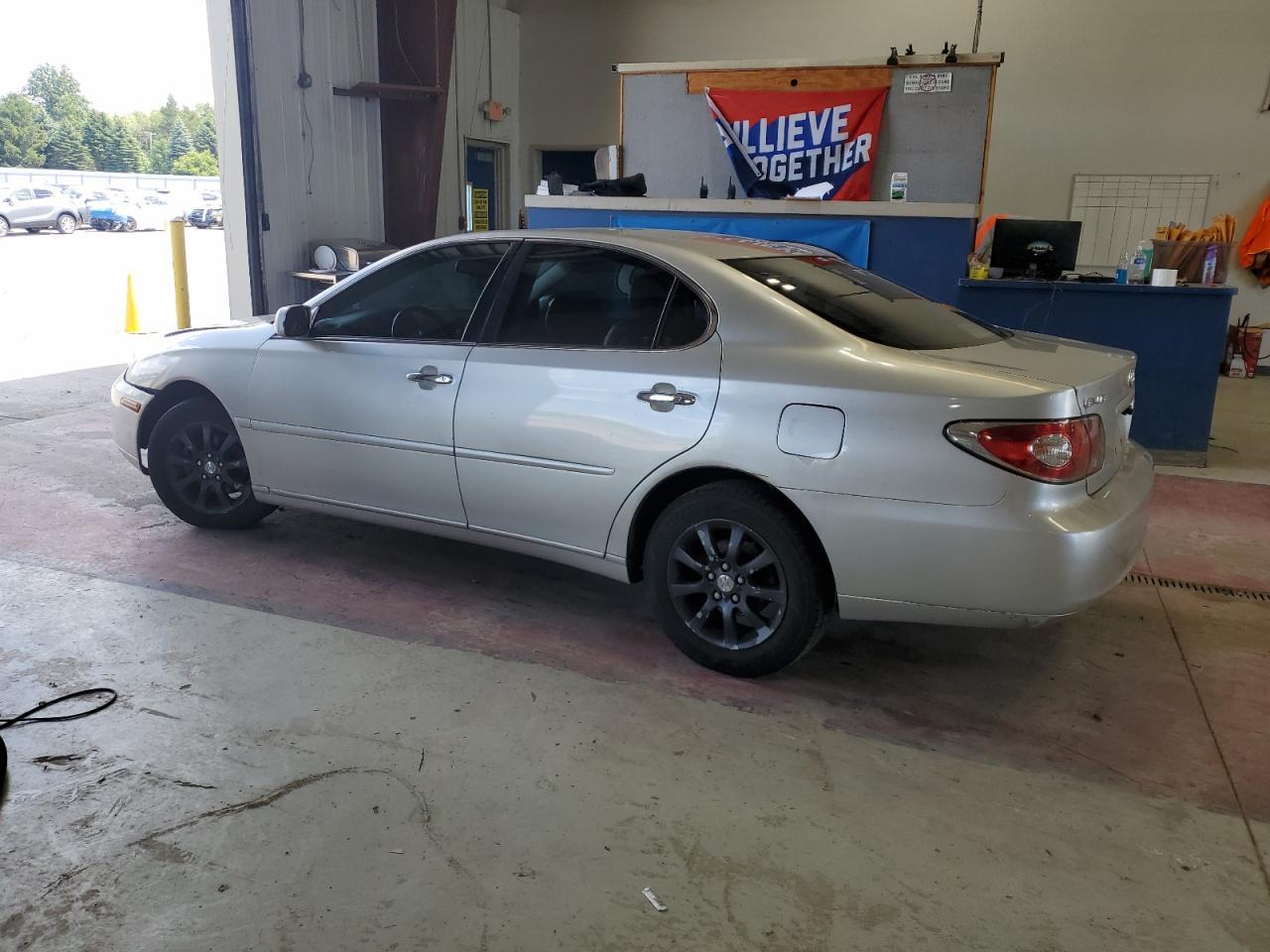 2004 Lexus Es 330 - Image 2