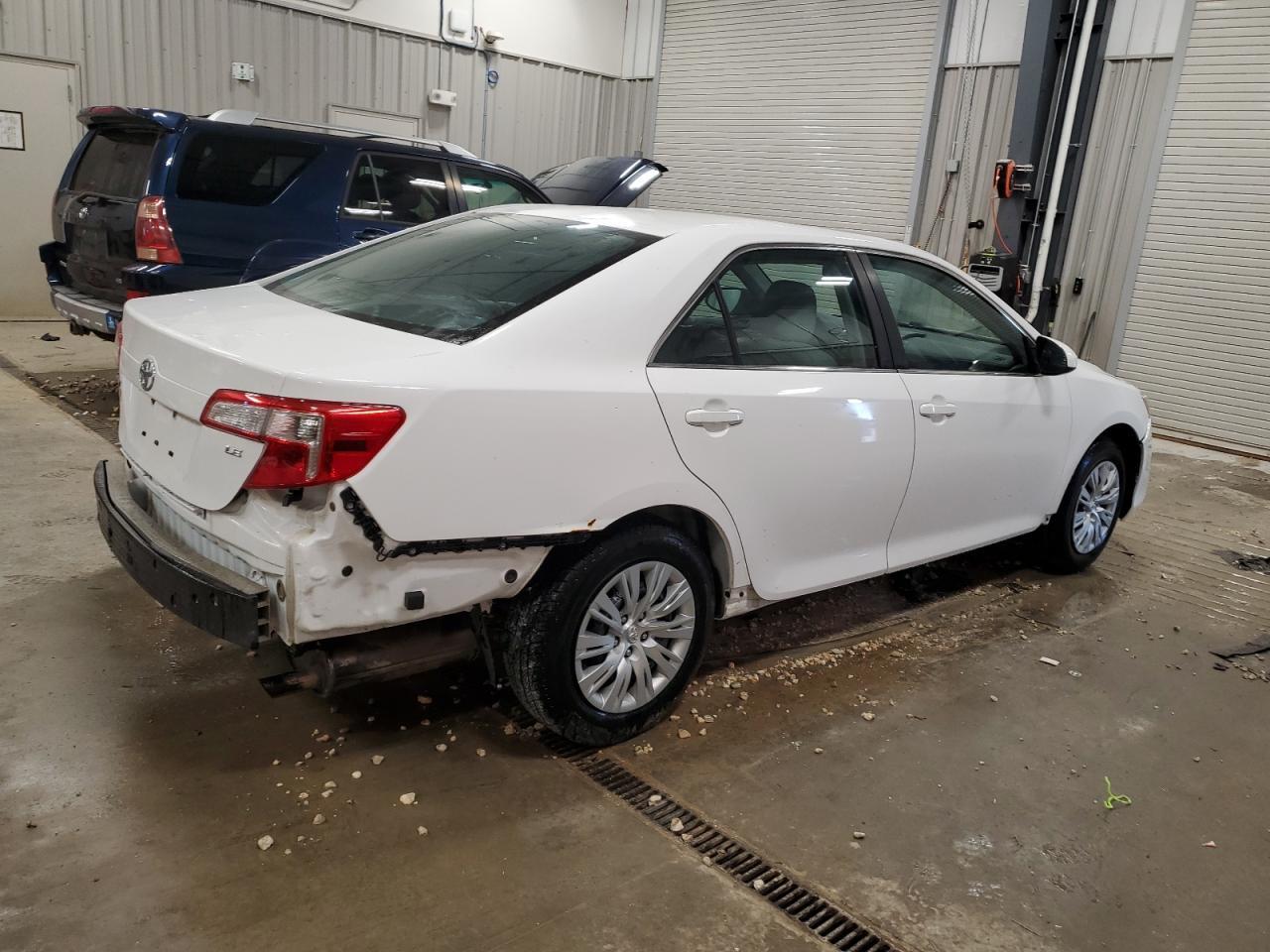 2014 Toyota Camry L - Фото 3