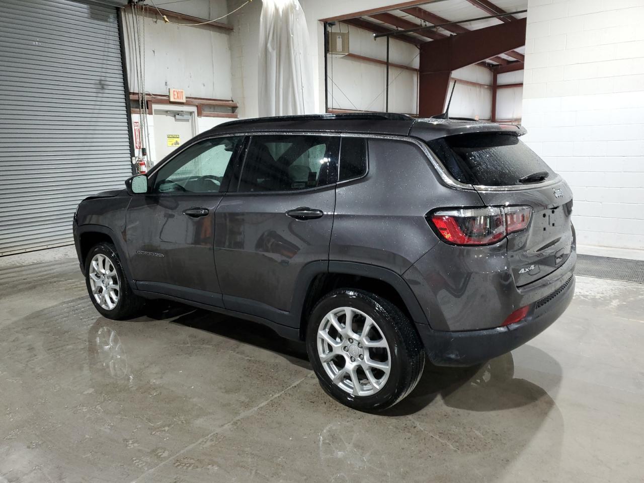 2023 Jeep Compass Latitude Lux - Фото 2