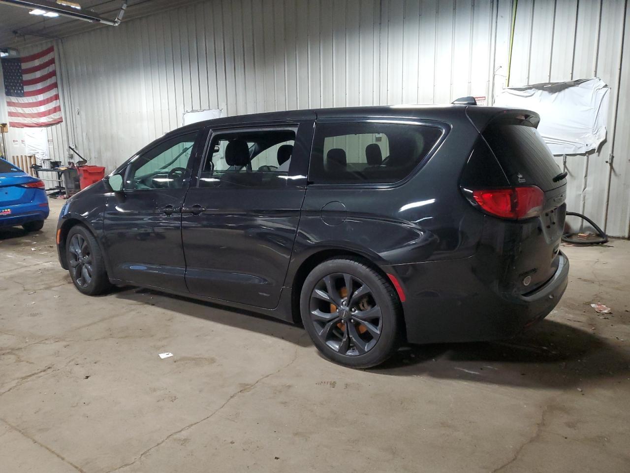 2019 Chrysler Pacifica Touring Plus - Фото 2