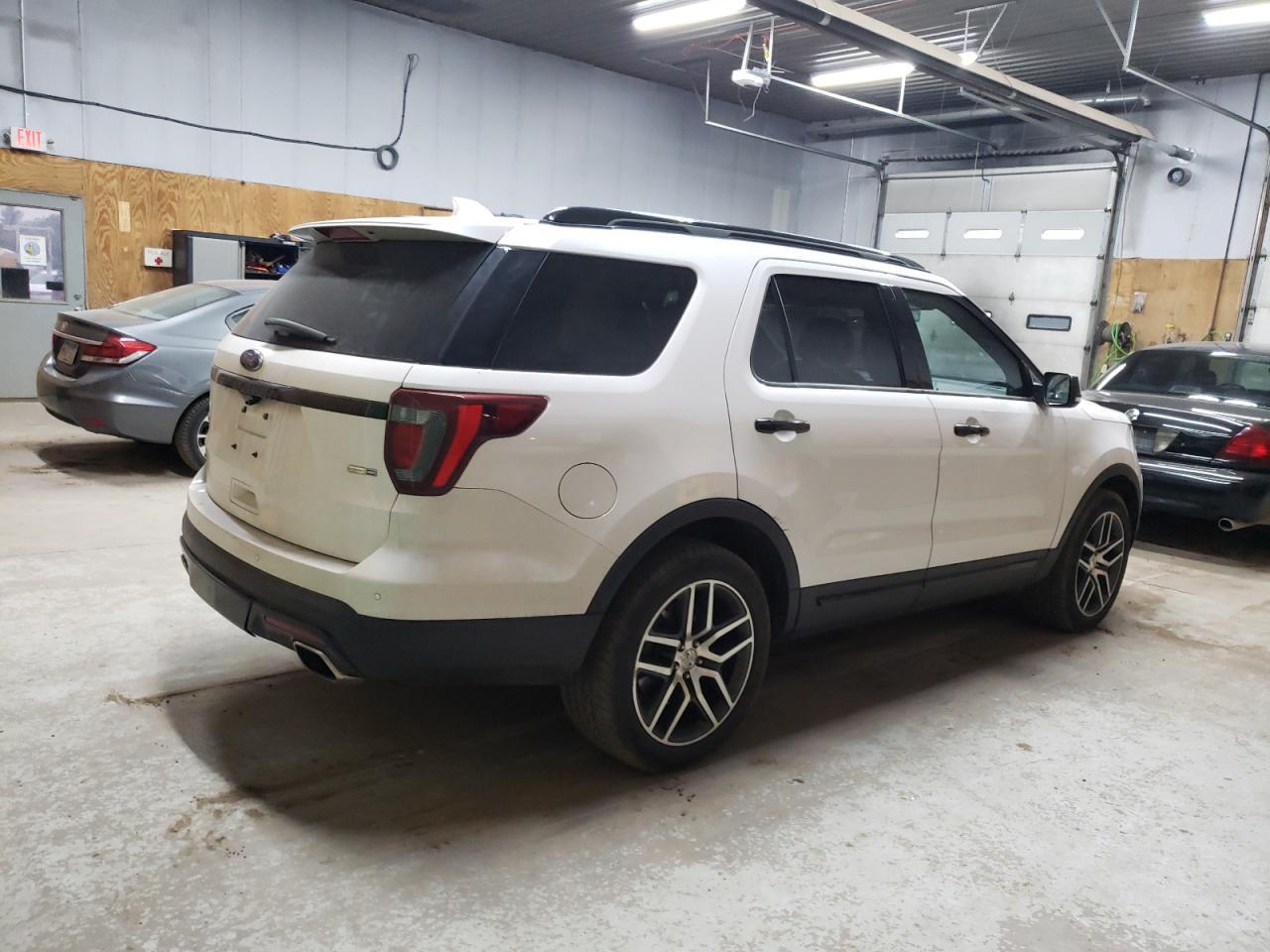 2017 Ford Explorer Sport - Фото 3