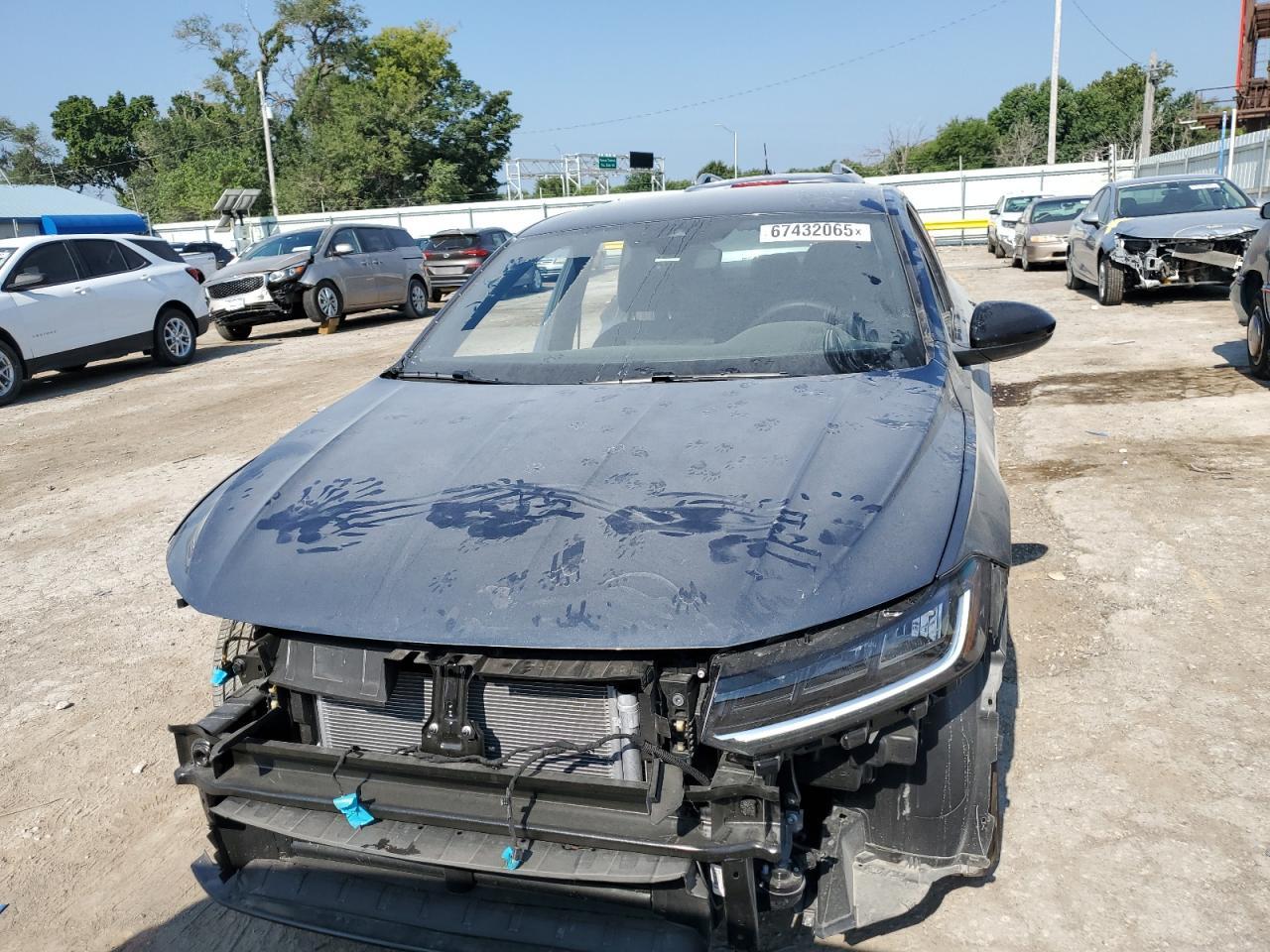 2025 Volkswagen Jetta Sport - Image 5