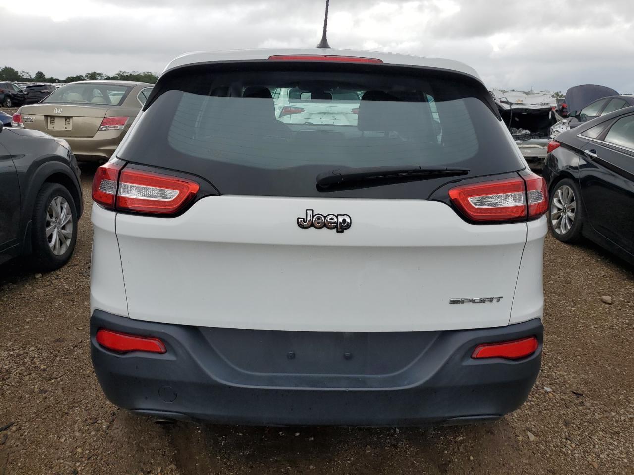 2016 Jeep Cherokee Sport - Фото 6